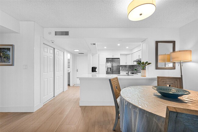 Building Photo - 3900 Galt Ocean Dr