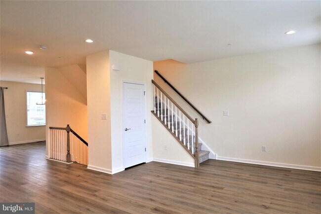 Building Photo - 61 Becker Dr
