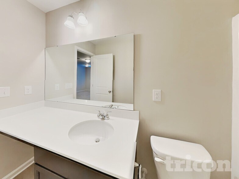 Building Photo - 501 Eastfair Dr