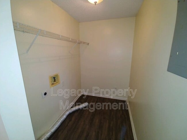 Building Photo - 705 Providence Rd