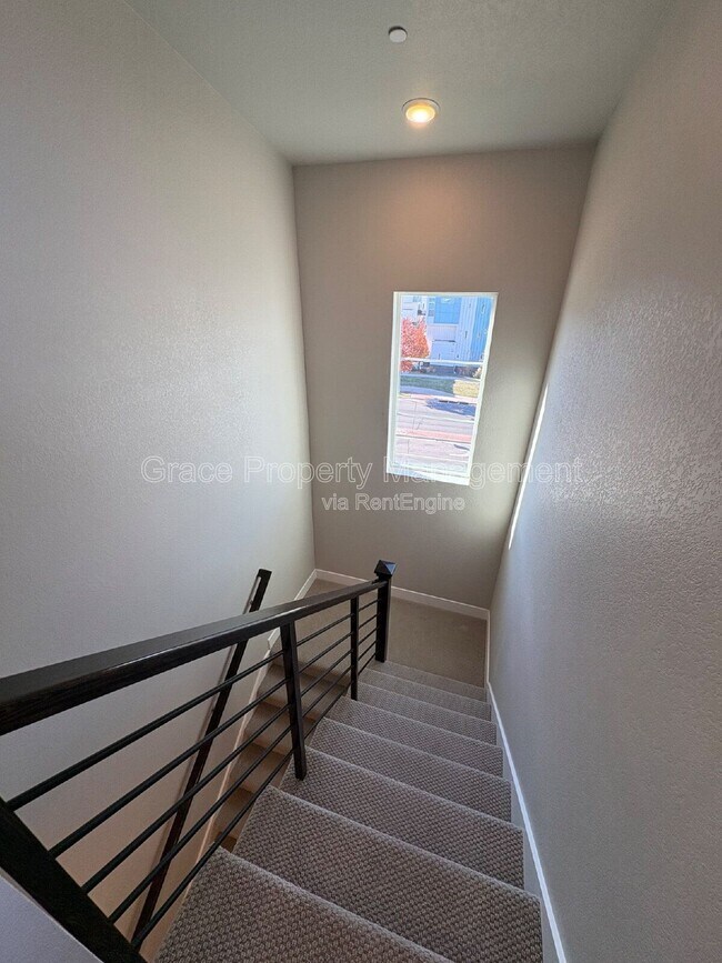 Building Photo - 1585 W 68th Ave