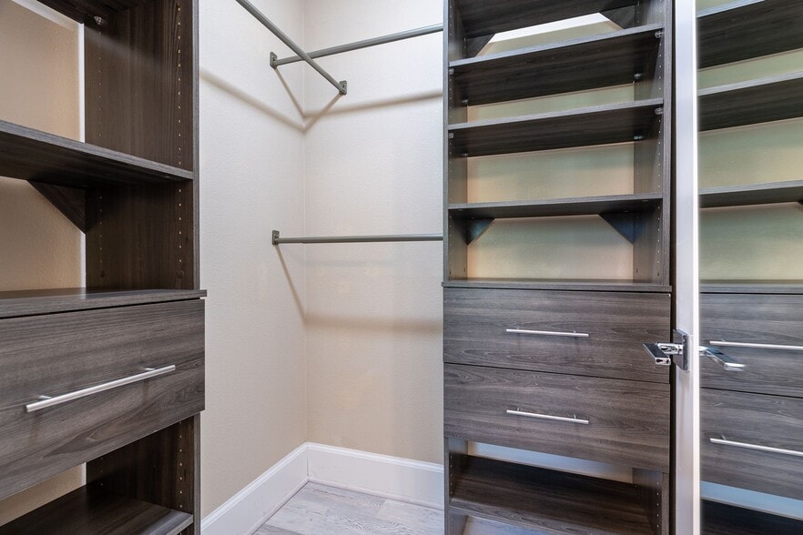 Building Photo - Welcome Home Modern Townhome in the heart of Freemont