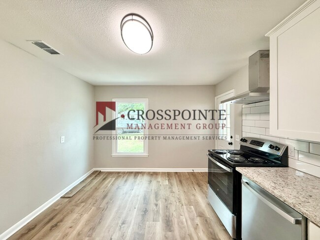 Building Photo - Newly Renovated 3 Bedroom 1 Bathroom Home!