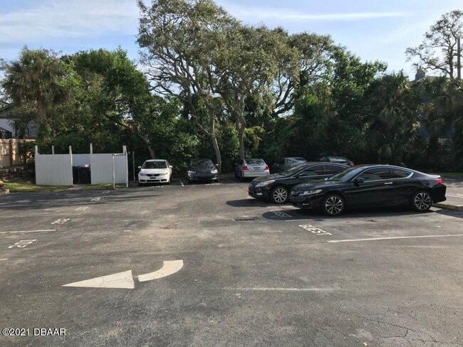 Building Photo - 732 N Halifax Ave