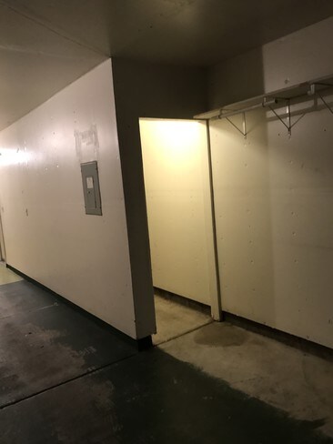 Building Photo - 996 Belmont Terrace