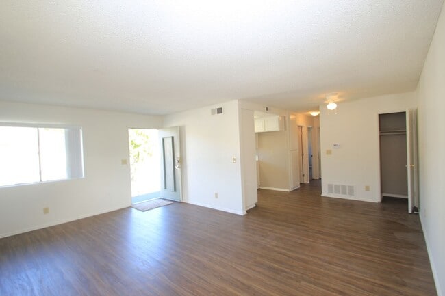 Building Photo - 2596 Sextant Ave