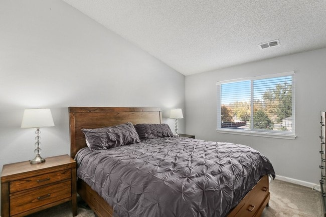 Building Photo - Beautiful 2BD/2BA townhome in Table Mountain Heights