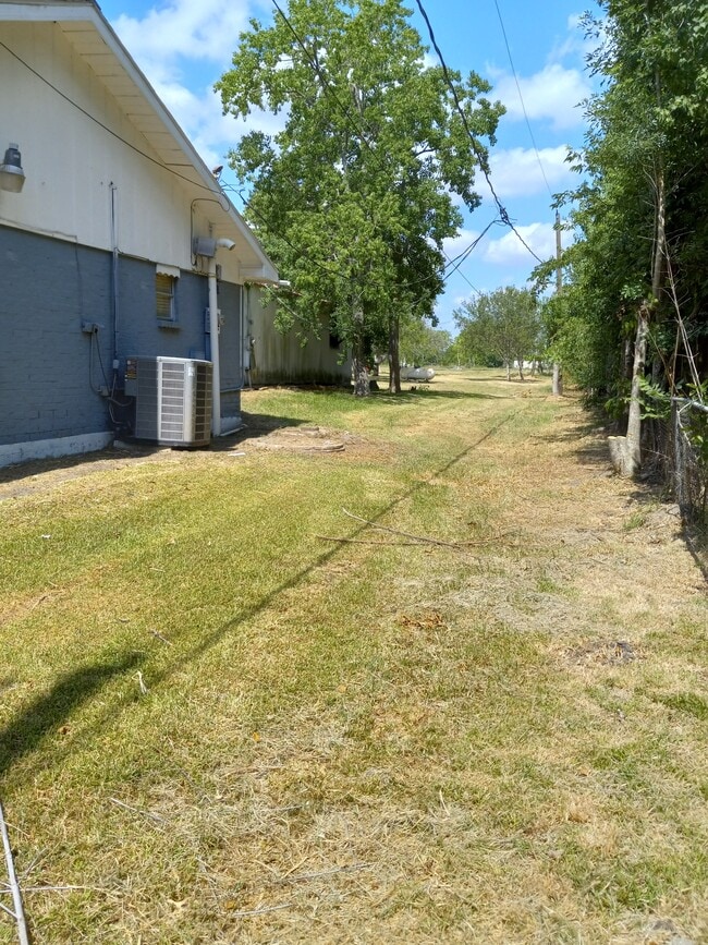 Building Photo - 16900 Wellborne Rd