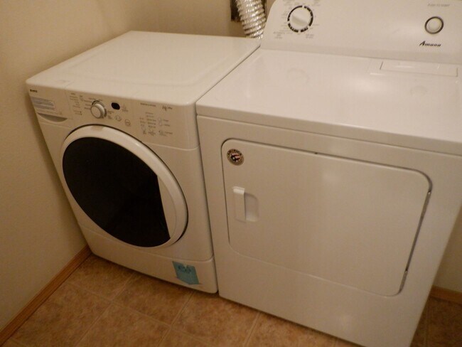 Building Photo - 2320 Simmons St