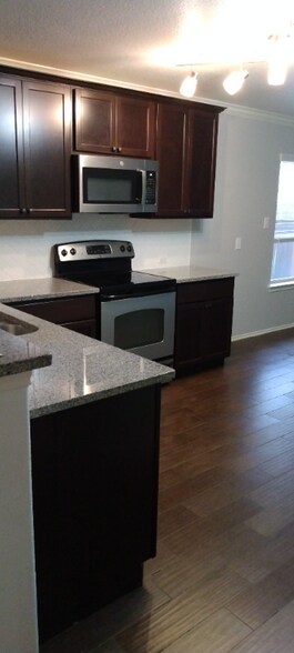 Building Photo - 176 Housefinch Loop