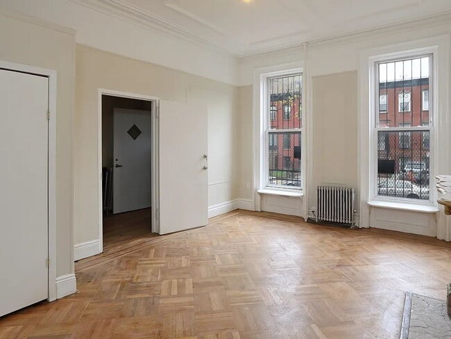 Building Photo - "Charming 2-Bed, 2-Bath Haven in the Heart of Brooklyn!"