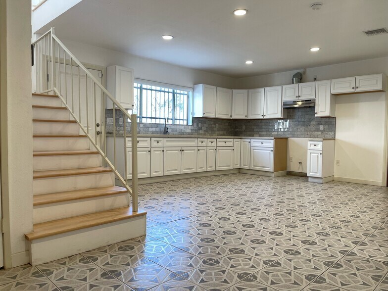 Building Photo - 9791 Arleta Ave