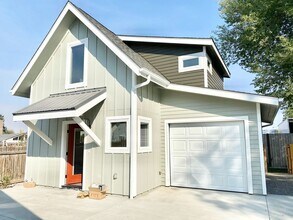 Building Photo - 614 Lesser Dr