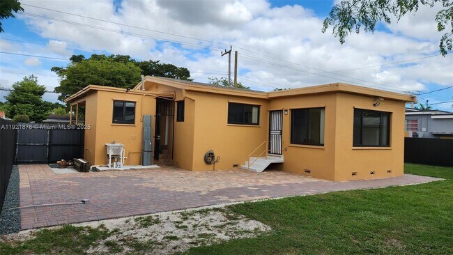 Building Photo - 8010 SW 16th St