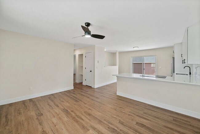 Building Photo - Updated 4BD, 2BA in Berkley with Off-Street Parking Spot