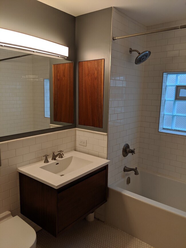 Building Photo - 2731 N Kedzie Ave