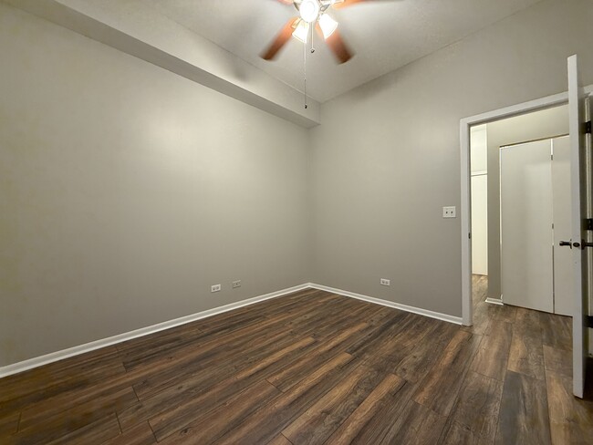 Building Photo - 556 W 37th St