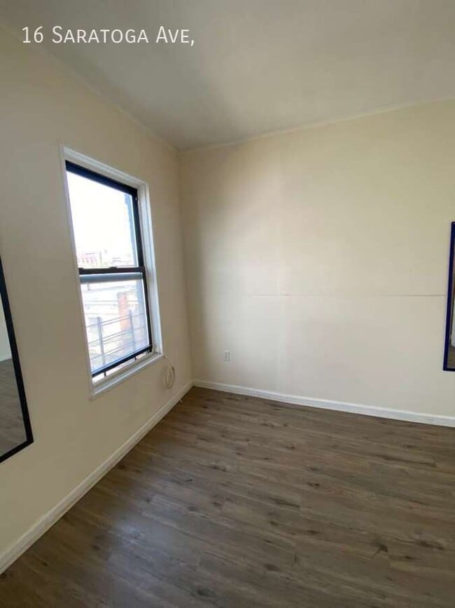 Building Photo - 16 Saratoga Ave