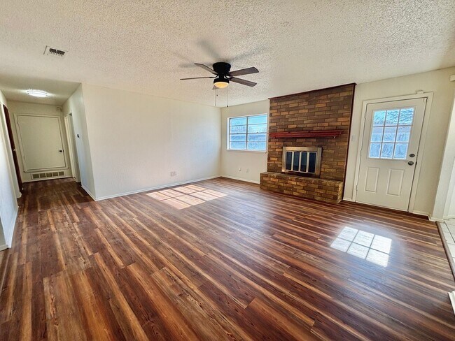 Building Photo - Freshly Remodeled 3 Bedroom 2 Bathroom Home in Frenship ISD