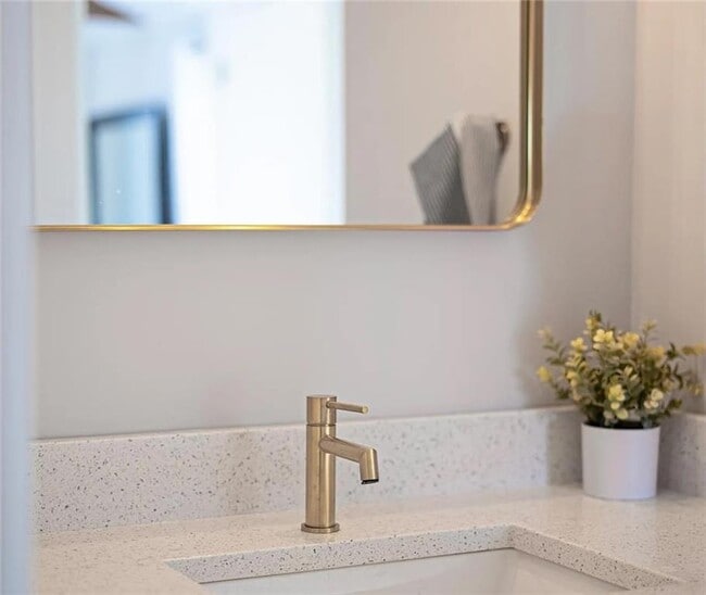 Building Photo - 262 Woodhill Rd