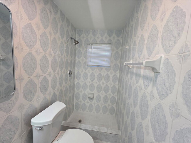 Building Photo - 309 NE 169th St