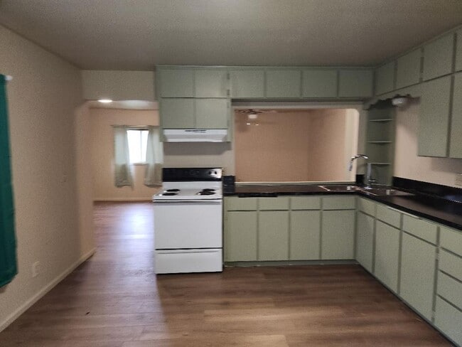 Building Photo - 2 bedroom 1 bath home