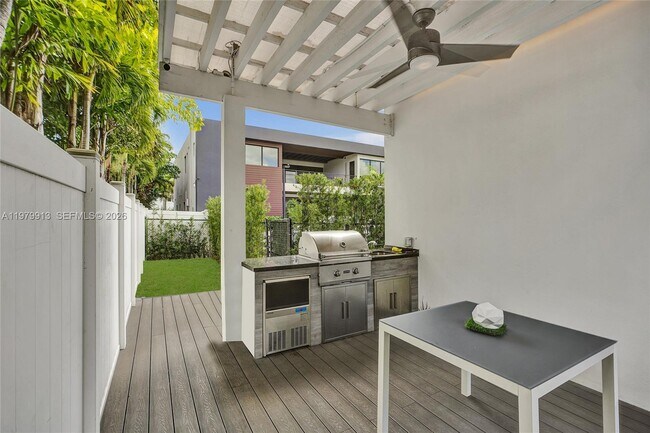 Building Photo - 10223 NW 75th Terrace