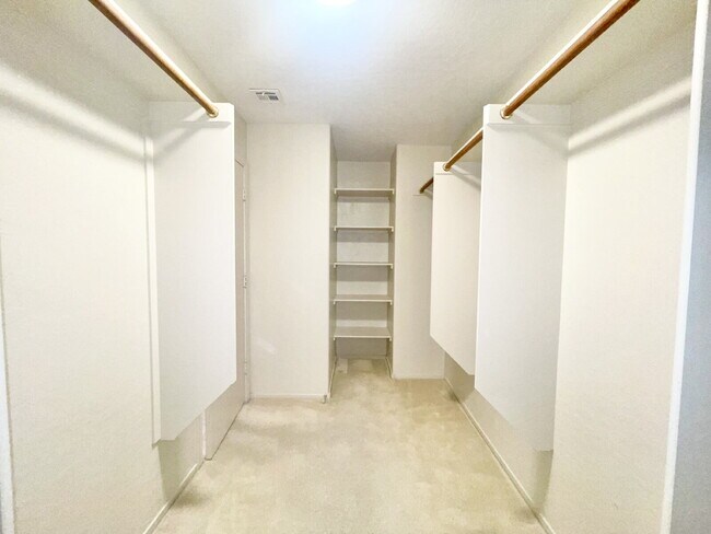 Building Photo - SPACIOUS 3 BEDROOM + LOFT | SILVERSTONE RANCH | GILCREASE ORCHARD VIEWS