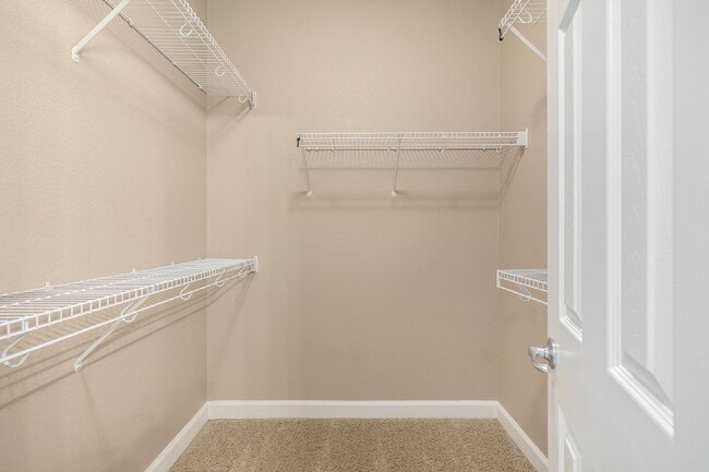 Building Photo - This beautiful 3-bedroom, 3-bathroom in Parker