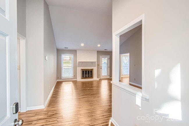 Building Photo - 7201 Canyon Dr