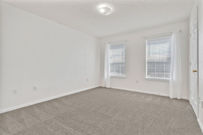 Building Photo - Destin Condo with Great Amenities