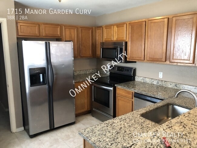 Building Photo - 1715 Manor Garden Curve