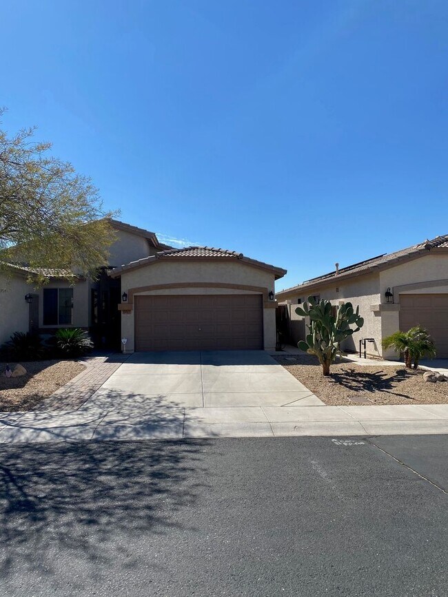 Building Photo - Upgraded and Spacious 5 Bed/3 Bath in Northwest Phoenix