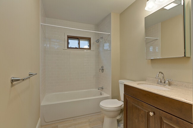 Building Photo - 92 Gladstone St