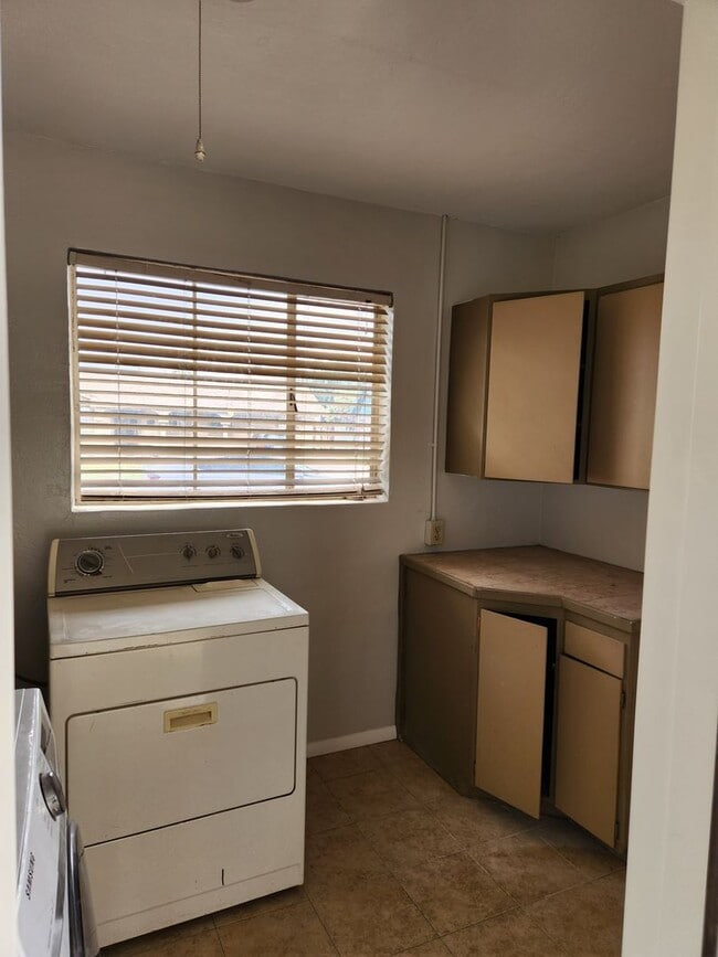 Building Photo - 3bedroom 2 bath home in North Phoenix