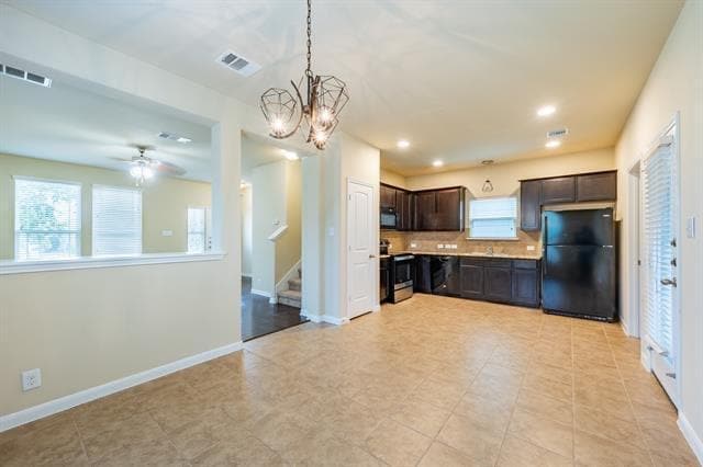 Building Photo - 939 Alamo Plaza Dr