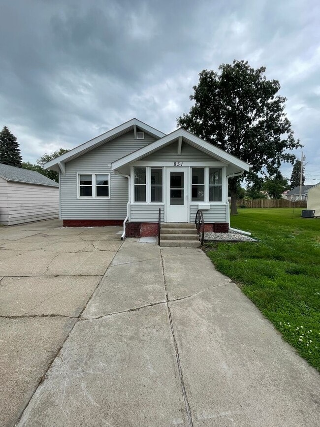 Building Photo - Remodeled 2 Bedroom House for Rent