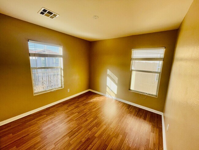 Building Photo - Open Design Plan 3 Bd + Office, 3 bth, New Floors, New paint!
