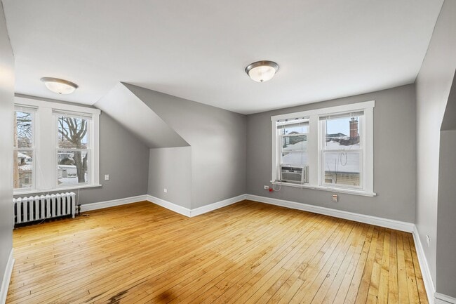 Building Photo - 233 Llewellyn Ave