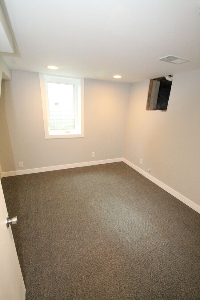 Building Photo - This 4br, 2bth home is for someone who wants way more than they pay for. SO Nice!