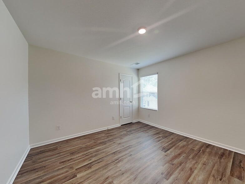 Building Photo - 2065 Southlea Dr