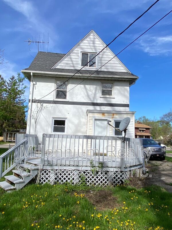 Building Photo - 638 Joslyn Ave