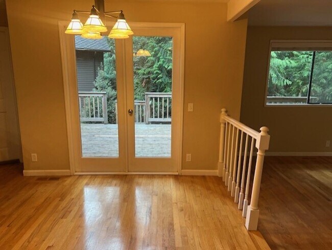 Building Photo - Highly desirable Sammamish 3 bedroom, 3 ba...