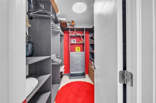 Building Photo - 250 174th St