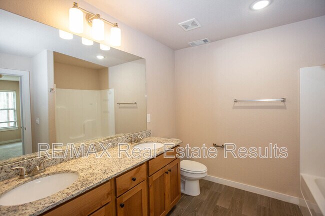 Building Photo - 1523 Purple Finch St