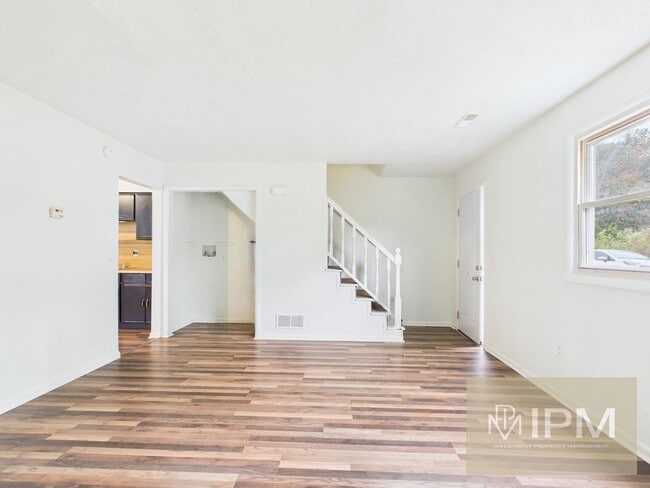 Building Photo - Cozy 3 Bedroom, 1 Bath Townhome in York Ha...