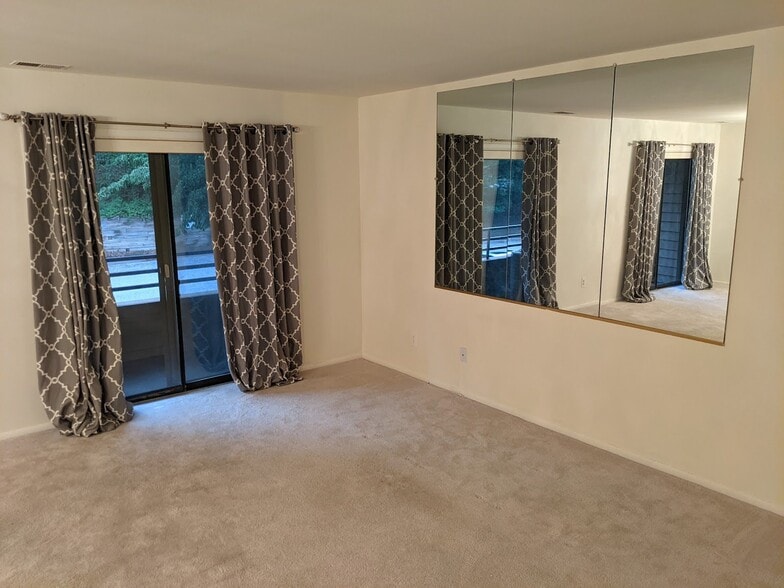 living room - 6903 Jones View Dr