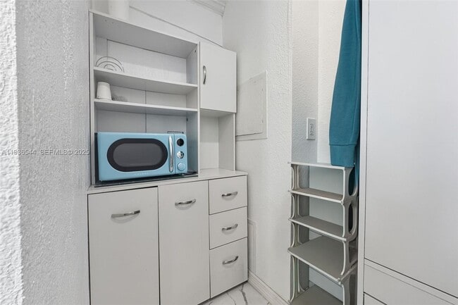 Building Photo - 16 North Dr