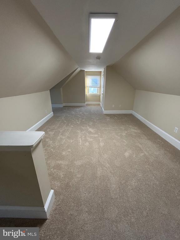 Building Photo - 424 Center St