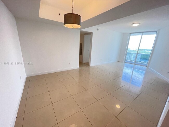 Building Photo - 15901 Collins Ave